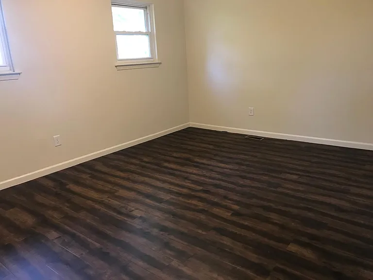 105 Village Ln — Photo 6