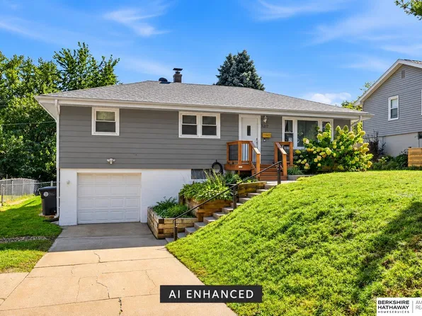 3217 Cornhusker Dr, Omaha, NE 68124