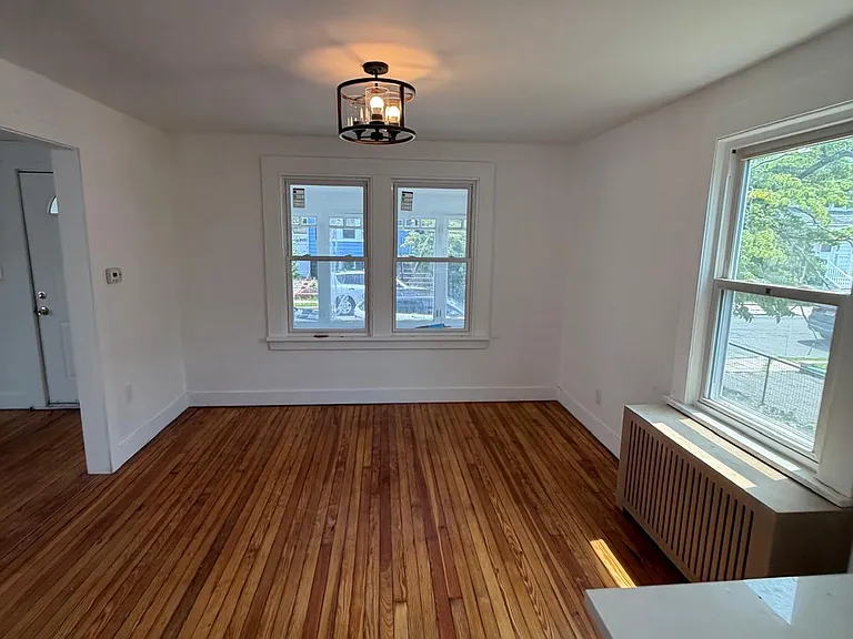 27 Roselyn Pl — Photo 7