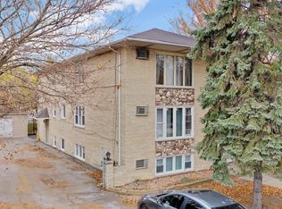 8707 S Roberts Rd, Hickory Hills, IL 60457