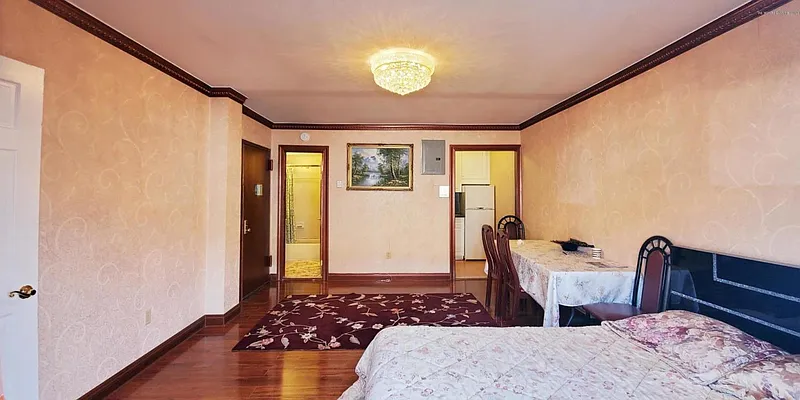 Sold by REMAX Elite | media 13