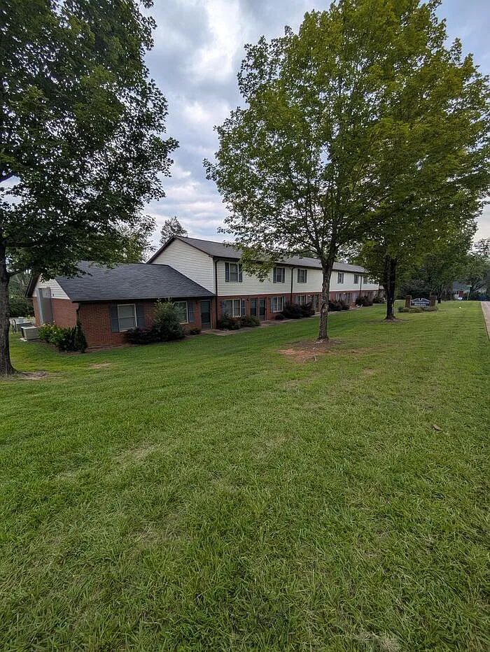 2 bed, 1.0 bath, $1,195 — Photo 1