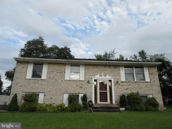 11 Jameson Ln, Pikesville, MD 21208