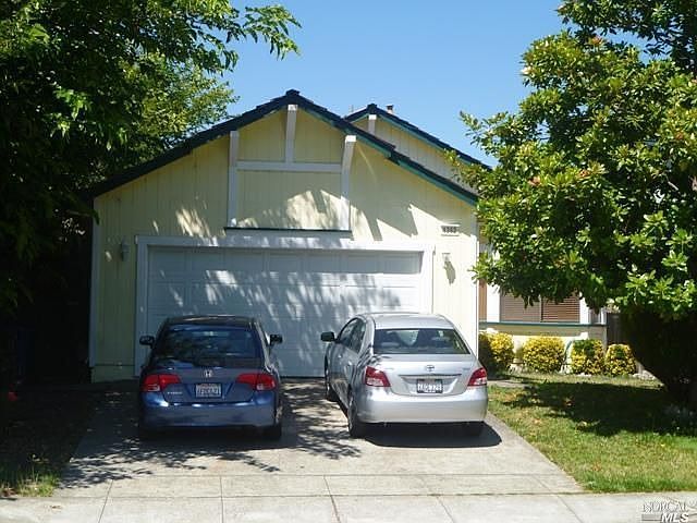 2nd image of 1352 Magnolia Ave