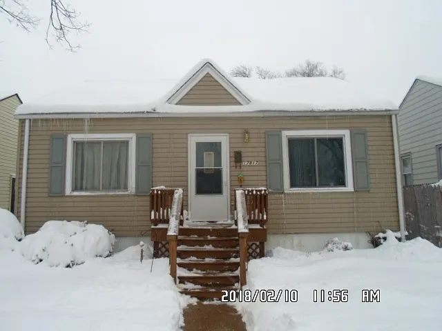 17817 Community St photo 1