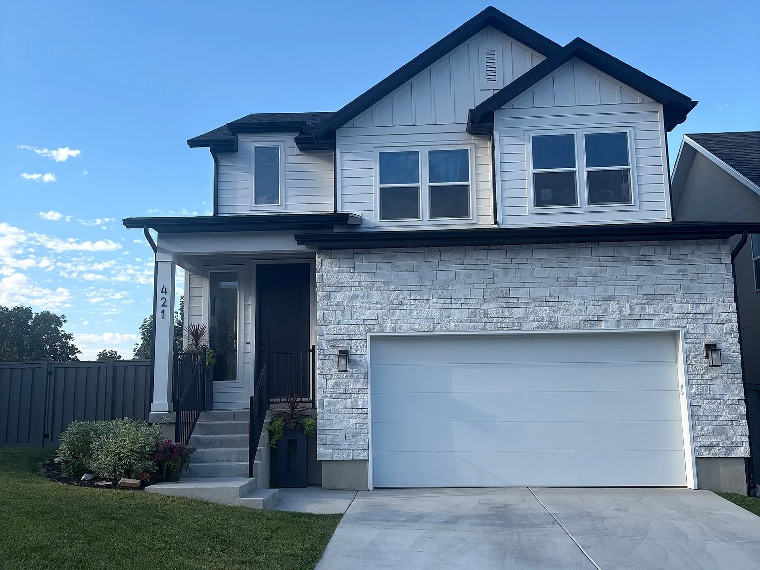 Brand-New Home in a Desirable Farmington, UT neighborhood close to shopping & easy free way access. — Photo 1