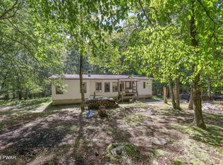 104 White Oak Dr, Shohola, PA 18458