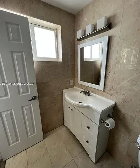 462 Golden Isles Dr #202 — Photo 17