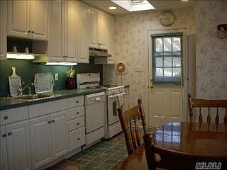 3rd image of 50 W 10th St