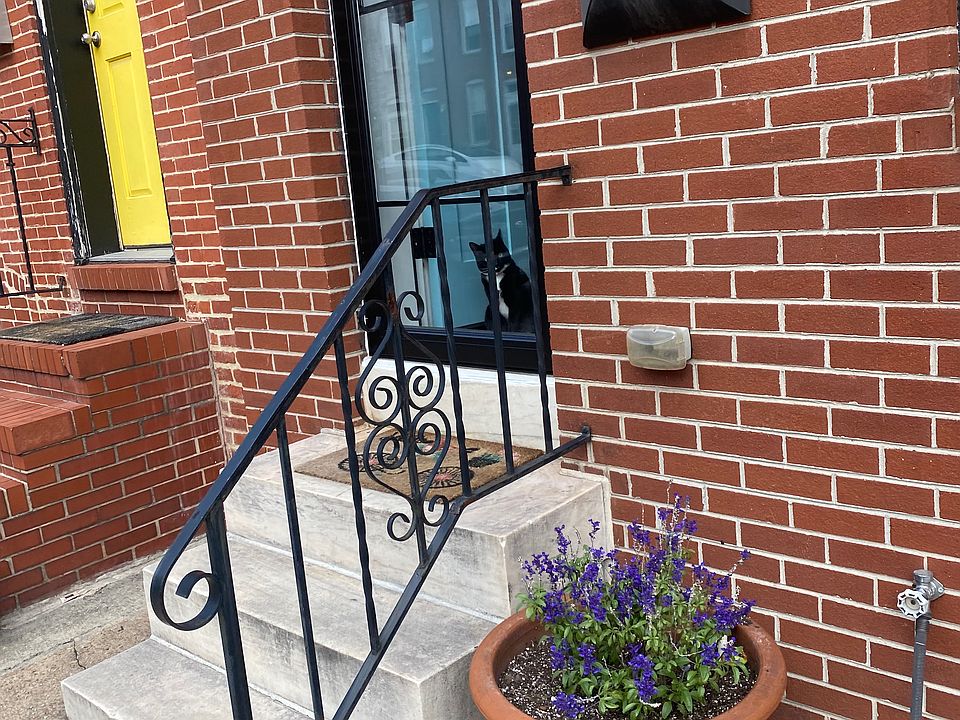 Front door with adjustable Screen for fresh air