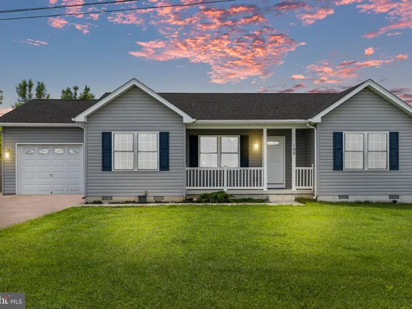 100 Hannah Ln, Bunker Hill, WV 25413