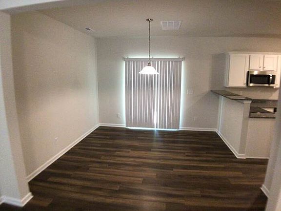 5th image of 2212 Beauty St