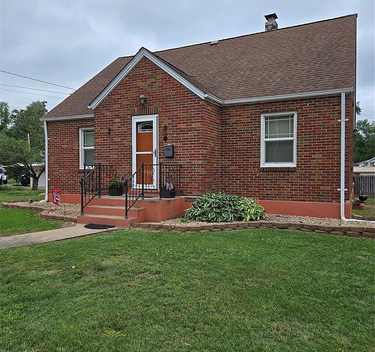 1st image of 105 S Carleton St