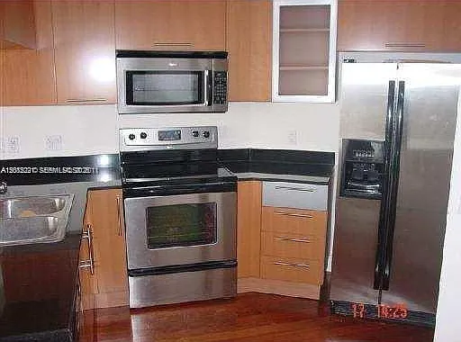 Opera Tower Condo — Photo 2