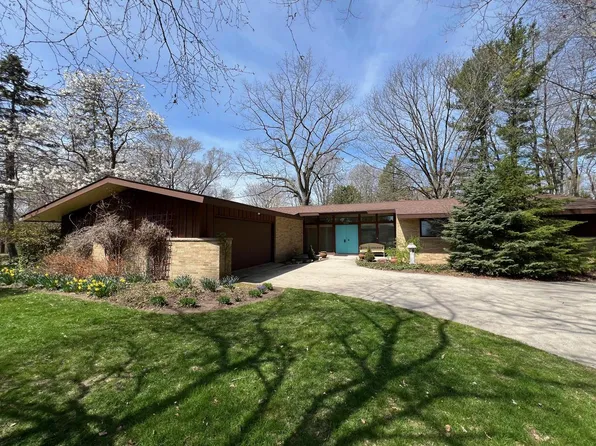 5124 Scenic COURT, Manitowoc, WI 54220