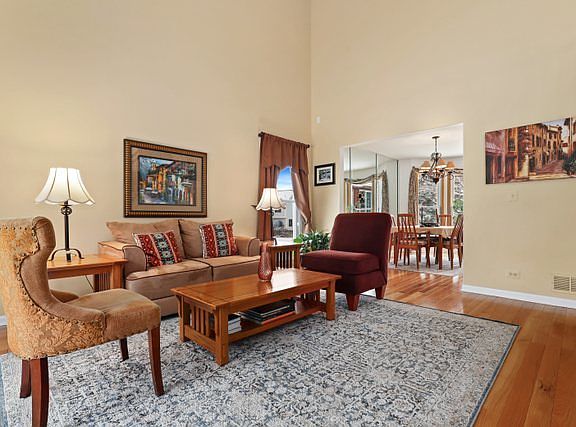 3rd image of 282 Banbury Ln