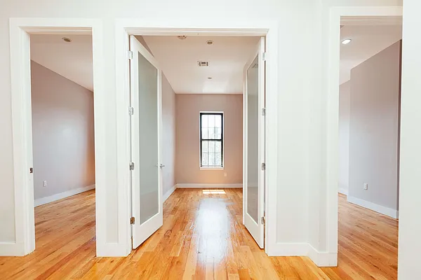 Rented by Nooklyn NYC LLC | media 22