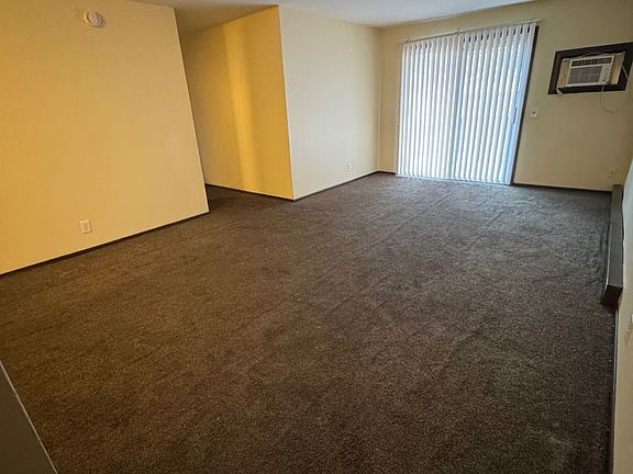 3rd image of 3106 Meriday Ln #6