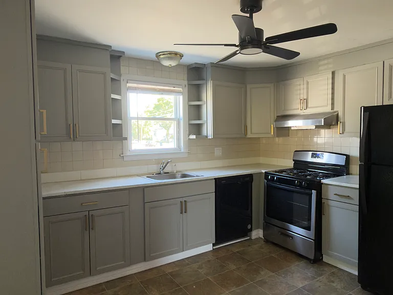 1396 Bridge St #1 — Photo 7