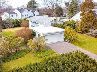 16 Watchtower Ln, Old Greenwich, CT 06870