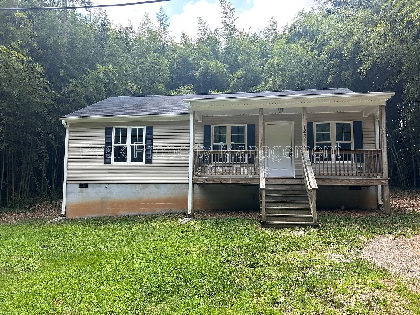 3 bed, 2.0 bath, 1040 sqft, $2,000 — Photo 2