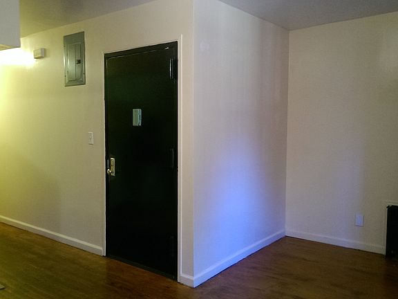 5th image of 448 Willoughby Ave