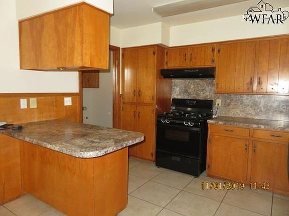 5th image of 1119 W Cornelia Ave