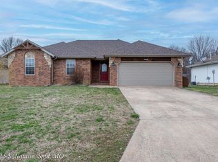 915 S Natalie Ave, Springfield, MO 65802