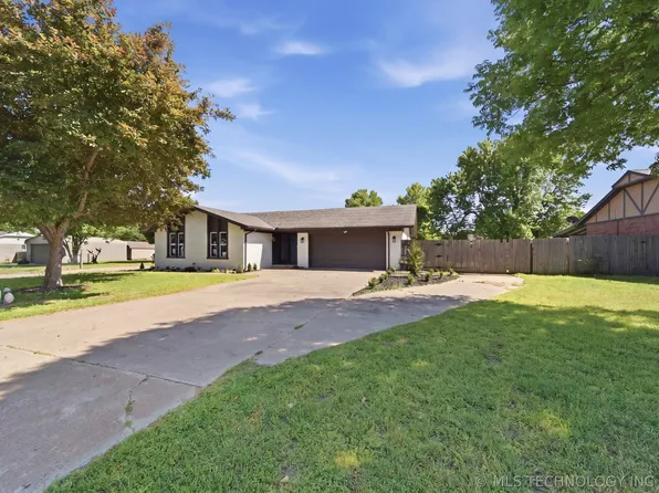 21908 W 11th St S, Sand Springs, OK 74063