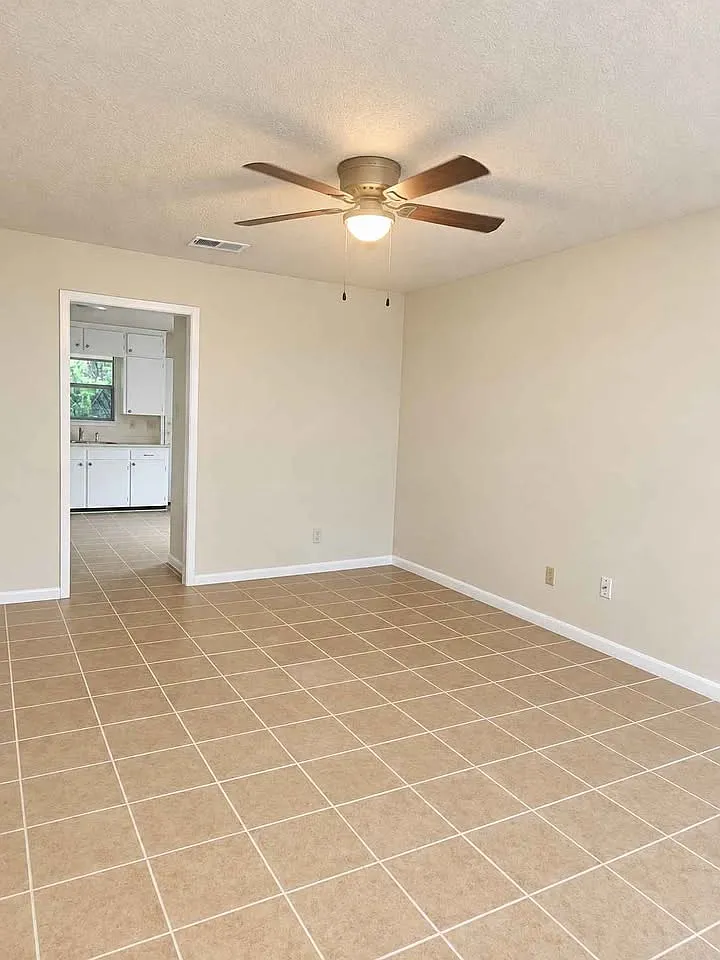 2 bed, 750 sqft, $775 — Photo 2