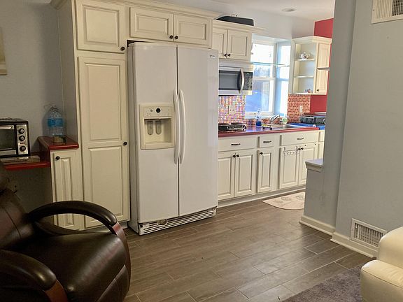 Kitchenette with garbage disposal, refrigerator and microwave.