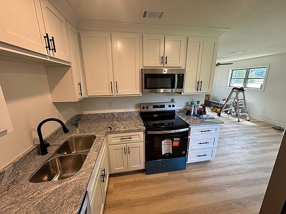 4th image of 3302 Race St