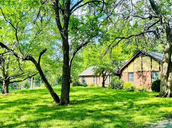 5505 Briarwood Ct, Saint Joseph, MO 64503