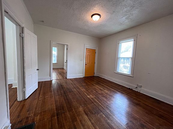 3rd image of 1047 Park St SW #1