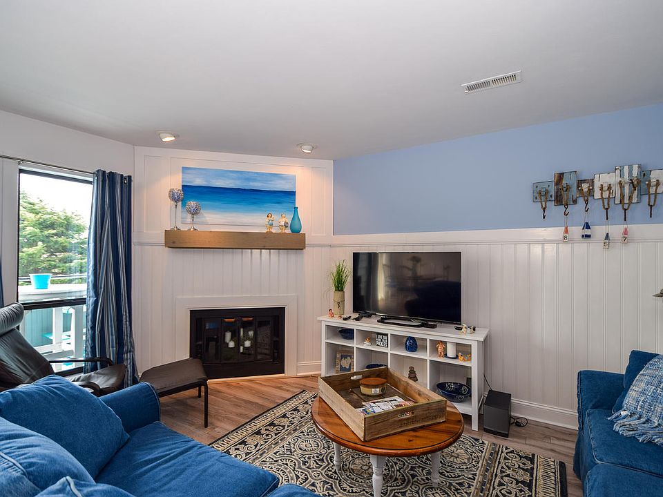 1st image of 25 Clubhouse Tower Cir
