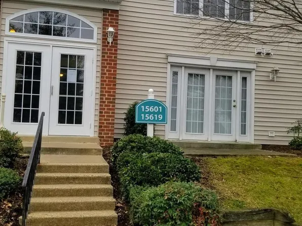 15619 Horseshoe Ln, Woodbridge, VA 22191