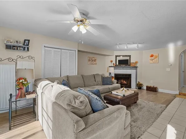 91 Sanwood Dr #91, Burrillville, RI 02830