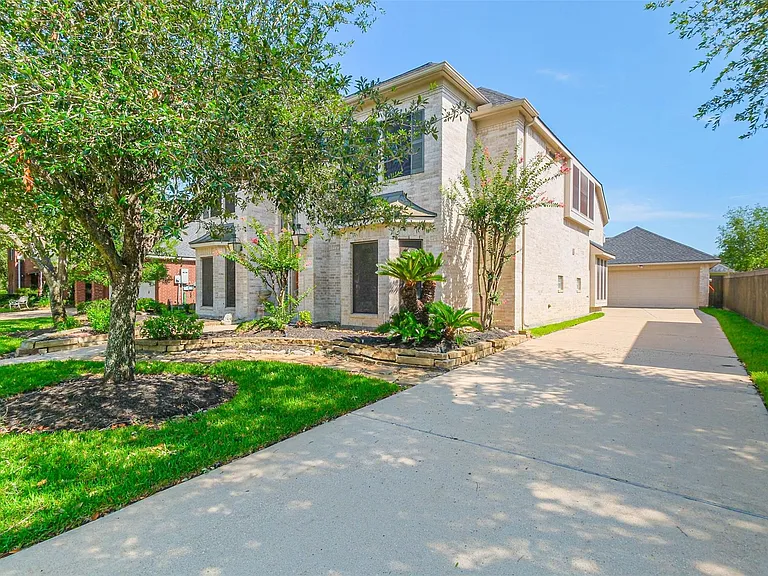 12411 Santiago Cove Ln — Photo 2