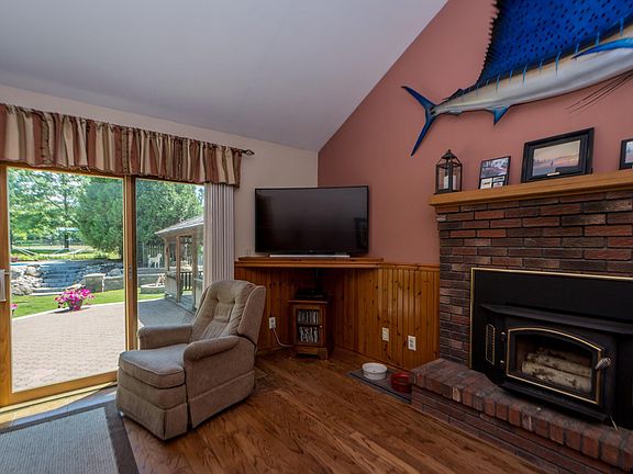 3rd image of 106 Old Schuylerville Rd