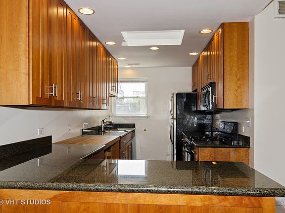 5th image of 7620 N Greenview Ave APT 4S