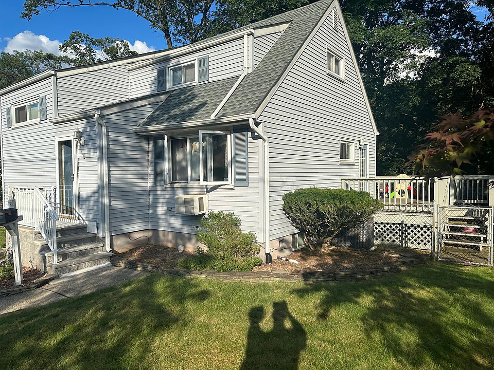 2nd image of 19 Oakbrook Pl