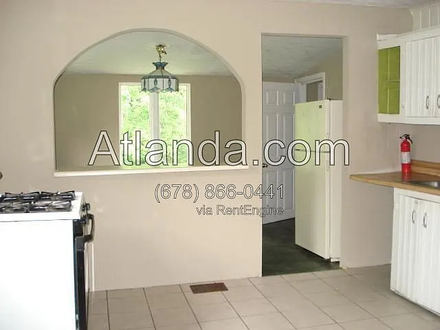 3 bed, 1.0 bath, 1100 sqft, $1,750 — Photo 2