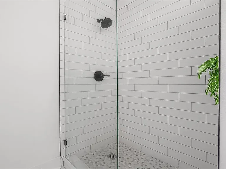 408 E Amelia Ave — Photo 27