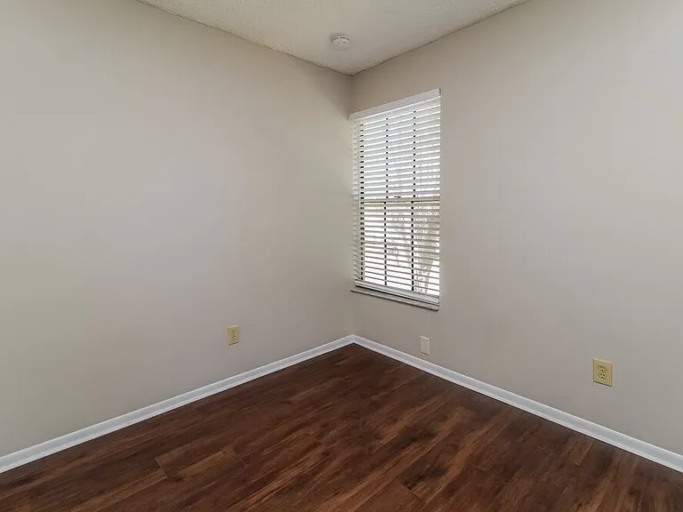 1240 Crossfield Dr — Photo 13