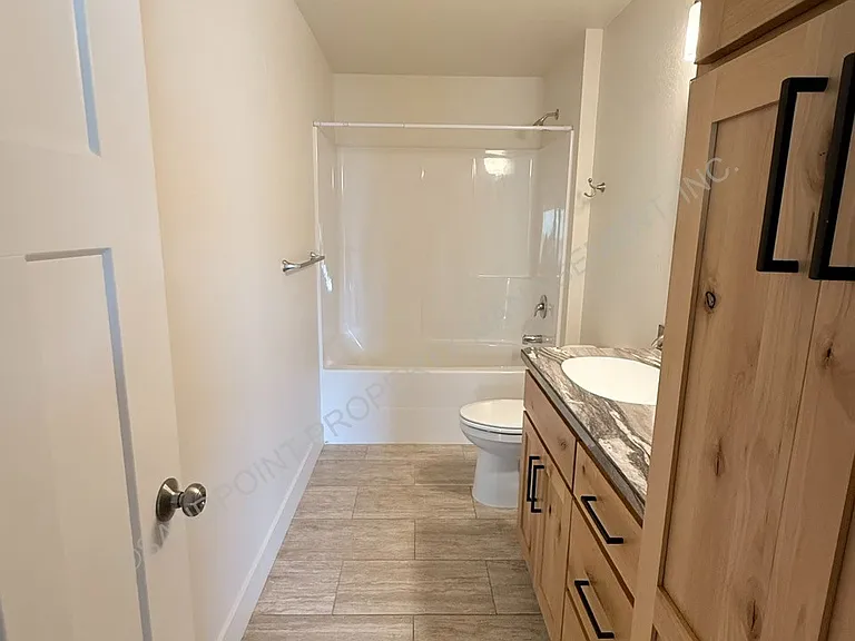 1616 Mosshart St — Photo 34