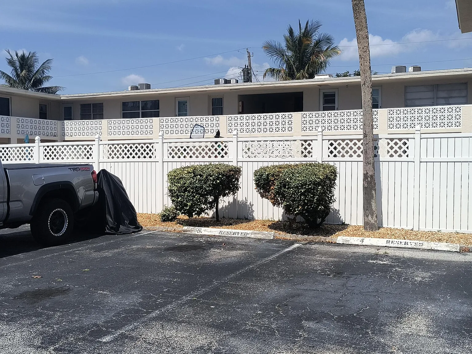 2 bed, 1.0 bath, 822 sqft, $1,600 — Photo 1