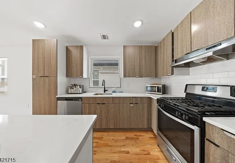735 Seaport Dr #2 — Photo 14