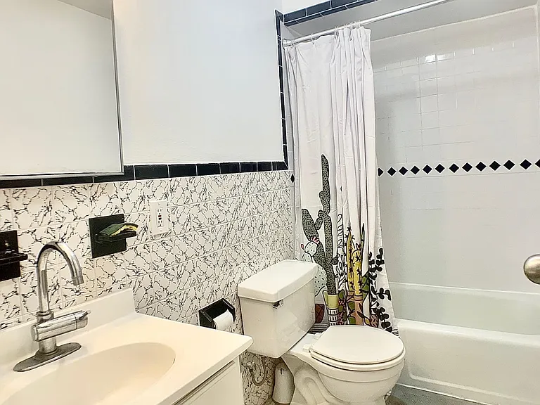 1131 Washington St #1 — Photo 13