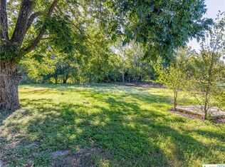 205 N Cedar Ave, Luling, TX 78648