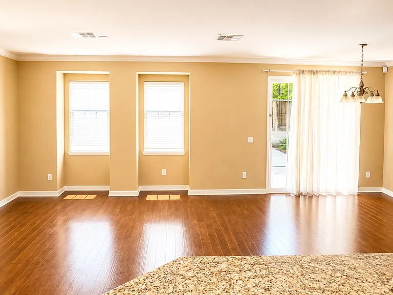 425 S Meadowbrook Dr S #106 — Photo 9